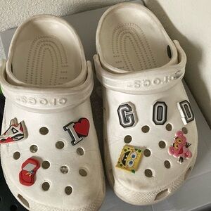 white classic crocs comes with croc charms